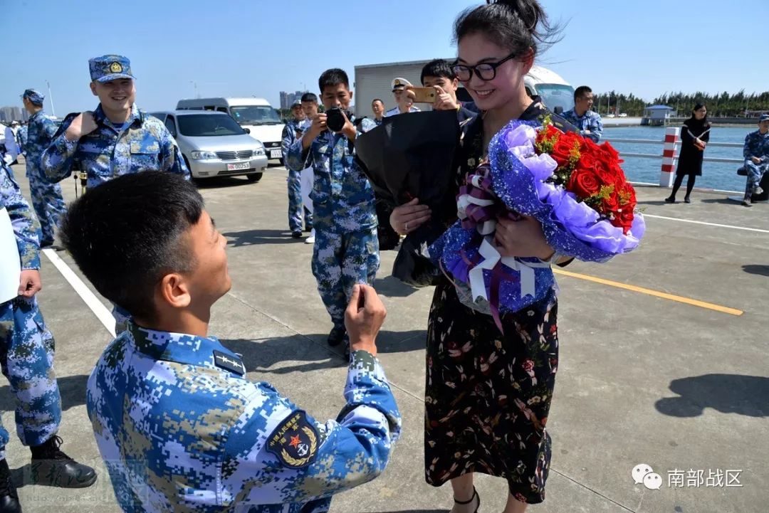 军人求婚背景图片高清图片