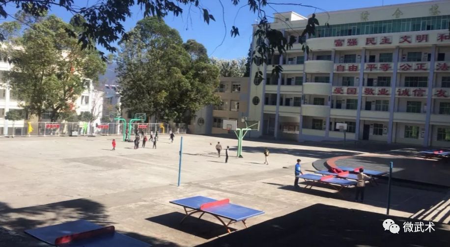 冕宁泸沽中学打群架图片