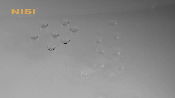 水珠滴落在耐司纳米级防水镀膜的镜面上,荷叶效应起自清洁效果,水滴碰
