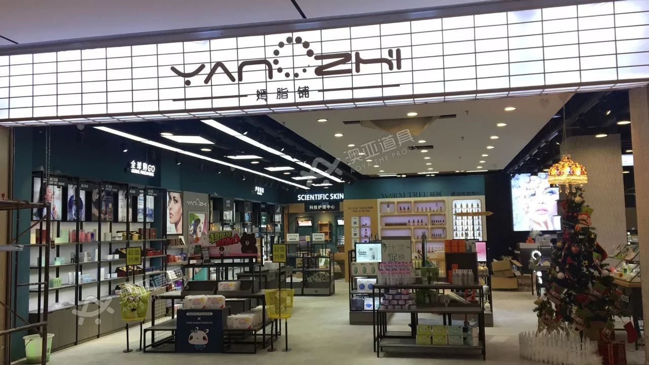 2018潮流新风口,高雅灰任性登陆-化妆品店设计-澳亚道具整店输出