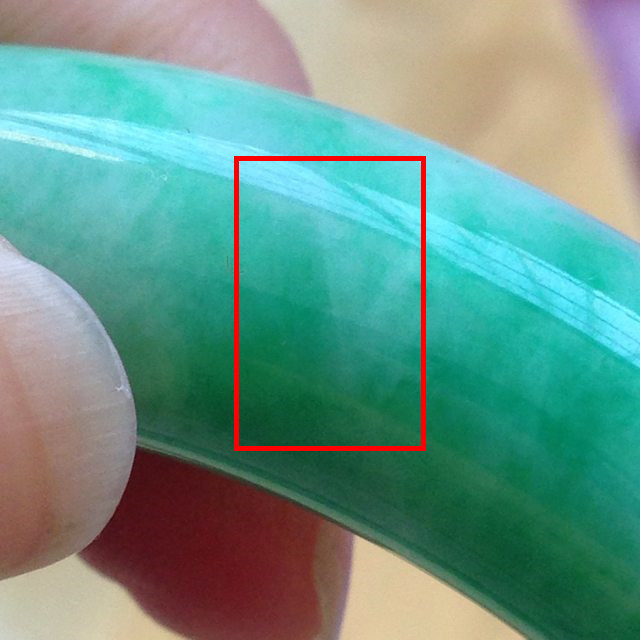 翡翠的疤痕 翡翠生长过程产生的裂愈合后形成的疤就是纹,用指甲