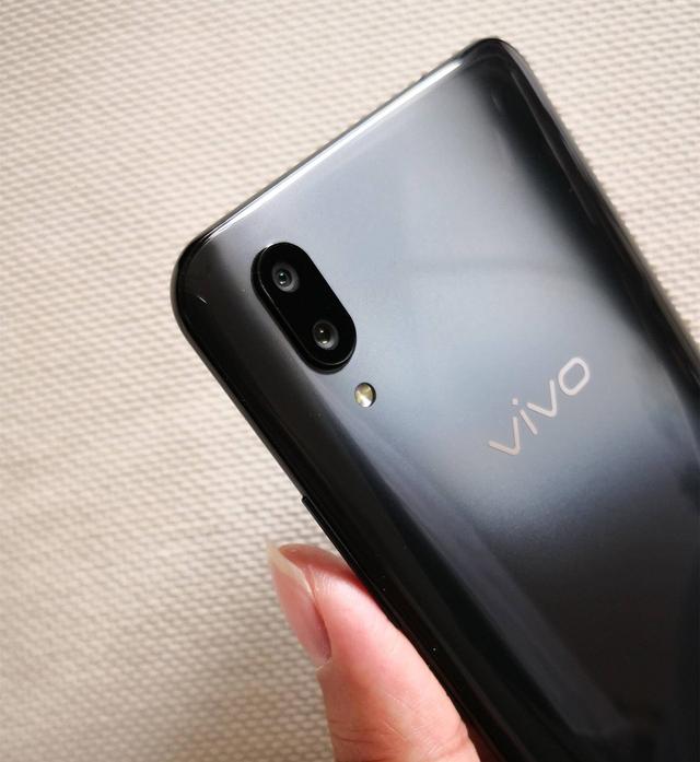 衝著黑科技買了vivo x21屏幕指紋版,體驗後很驚訝,滿滿都是驚喜