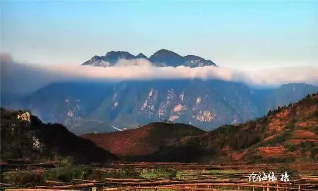 静福山巾峰山图 丘贵星云海,佛光,古遗迹.