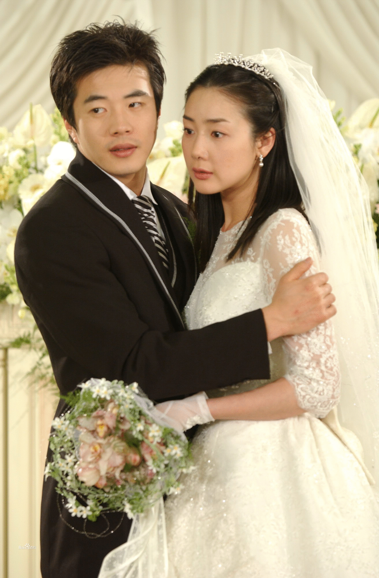 43岁崔智友宣布结婚男方是圈外小职员女神出嫁火速而低调