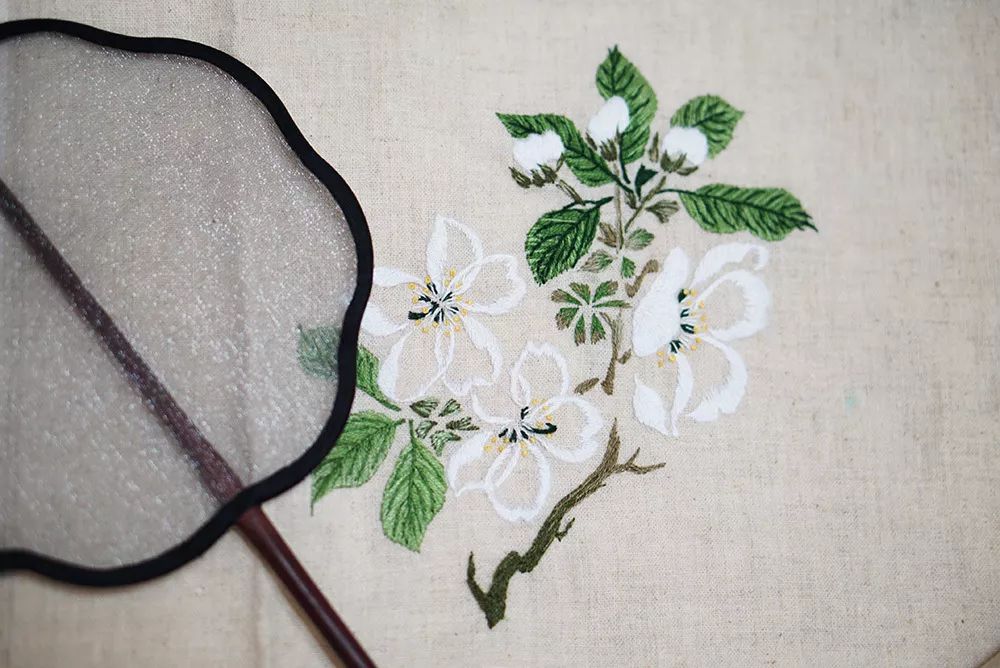 仙女们最爱的樱花刺绣:零基础就能学会的刺绣技法及应用