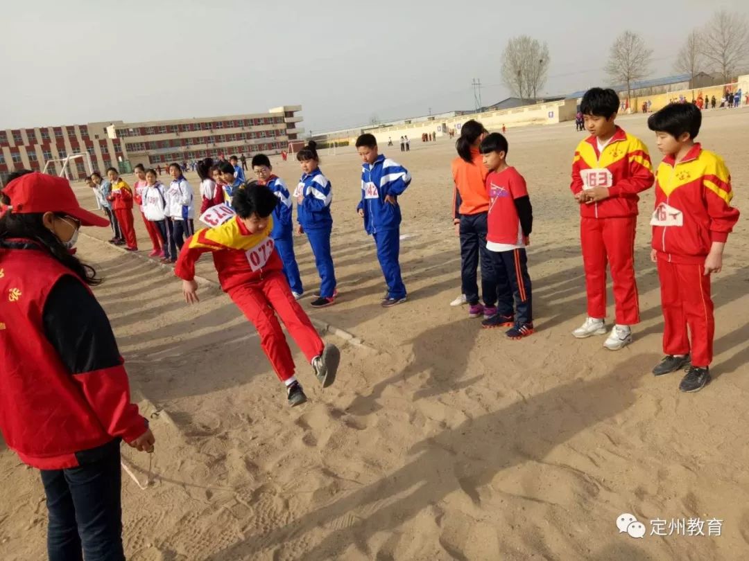 留早镇2018年小学生春季运动会于3月29日上午在明德小学隆重举行.