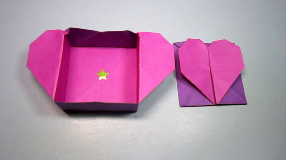 正方形纸折爱心盒子图片