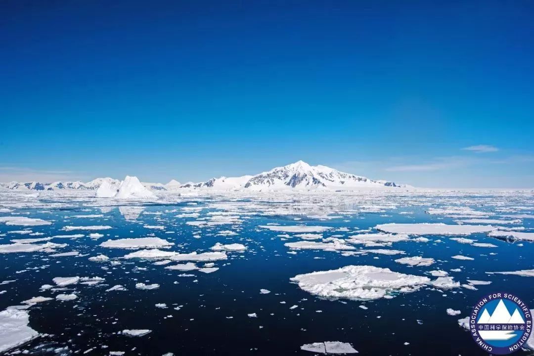 三,獨特極地自然景觀※南極擁有獨特的極地自然景觀如雪山,冰川,純藍