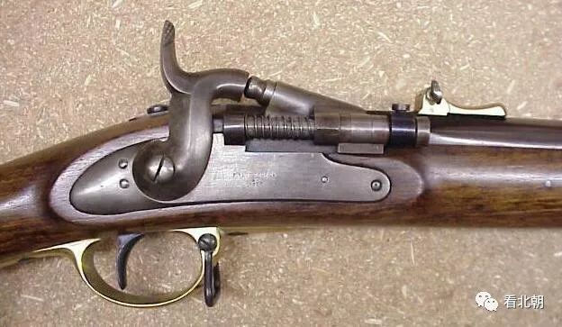▼皮博迪系步枪卡拉克步枪,不同于后来的卡拉克乔根森步枪