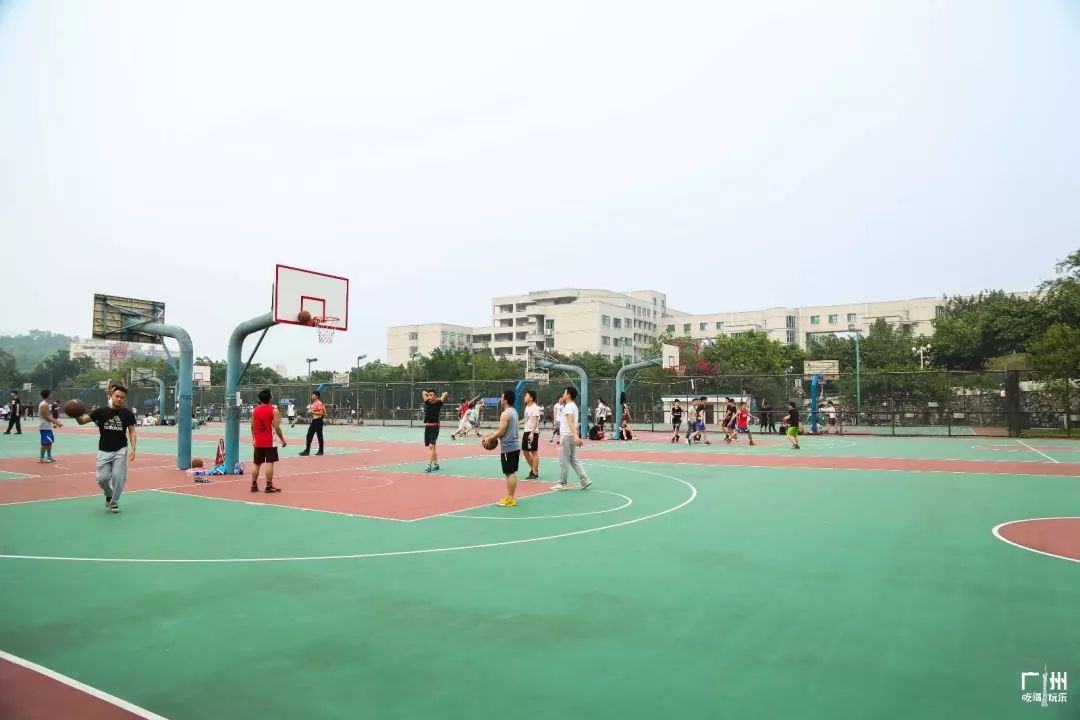 g區在建的風雨操場,終於填補了龍洞校區沒有室內運動場的遺憾.