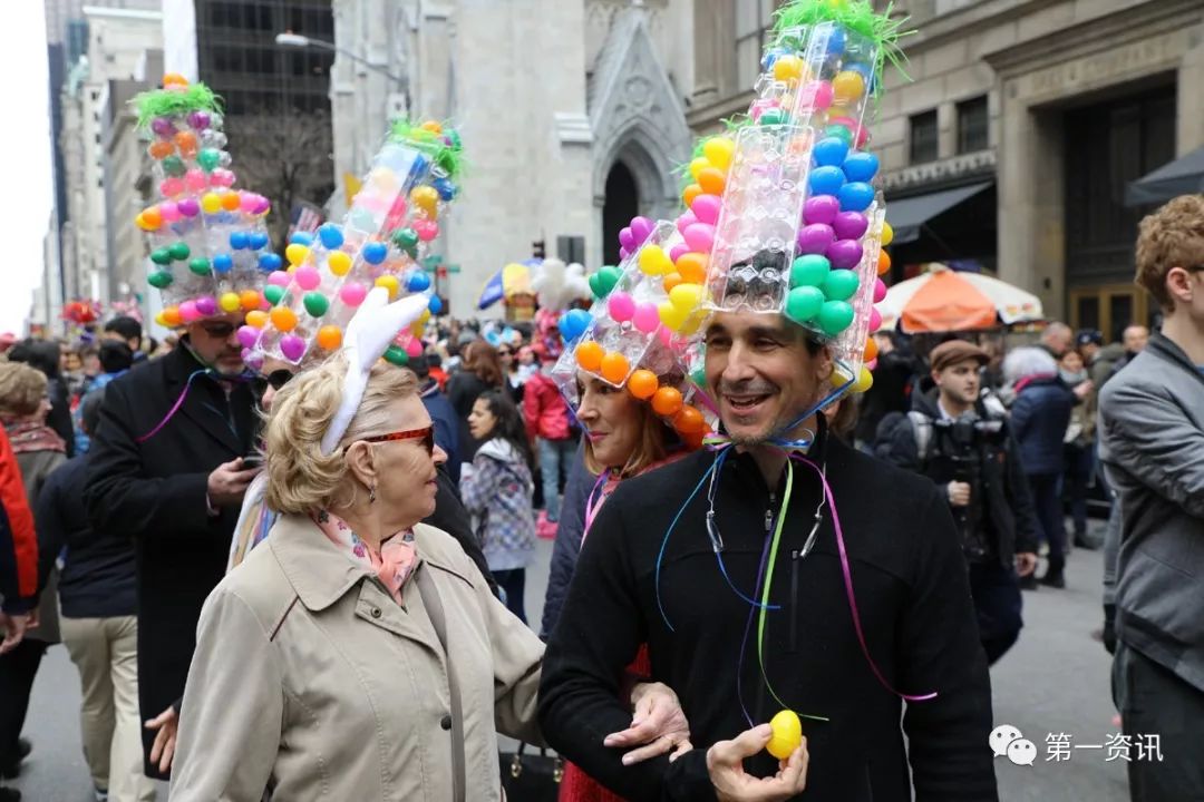 被纽约民众称为疯狂帽子节的复活节帽子大游行始于1870年,这一具有