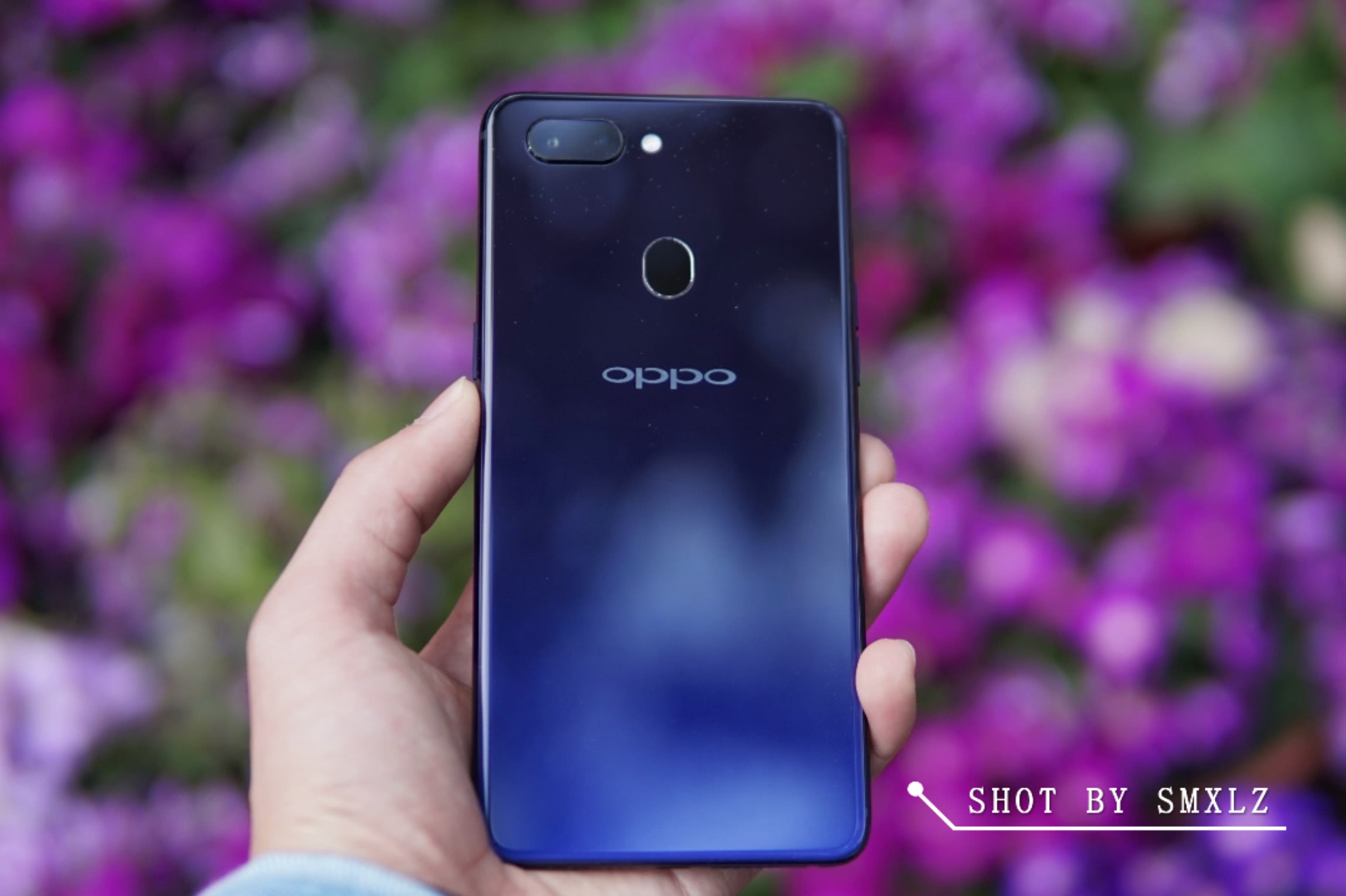 机身设计是这款新机的一大卖点,oppo r15星空紫由国际知名色彩大师