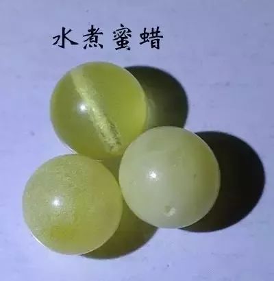 蜂巢蜜泡水浮蜡图片