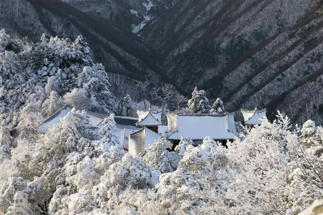 汉阴擂鼓台雪景图片