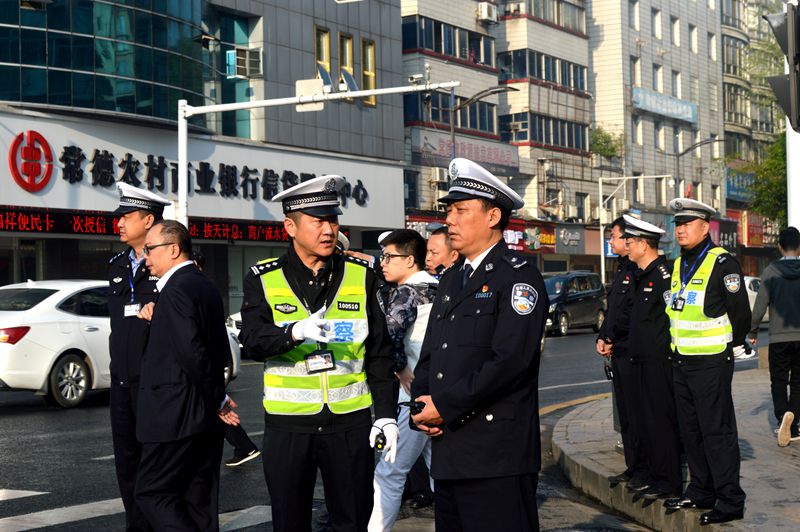 4月2日,常德交警直屬二大隊按照市交警支隊有關道路交通管理