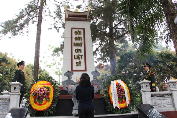 越南首都河內市彰美縣的春梅烈士陵園,祭奠長眠於此的10名中國援越