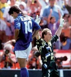 巴乔同样是1990年意大利世界杯,卫冕冠军阿根廷在马拉多纳的率领下,一