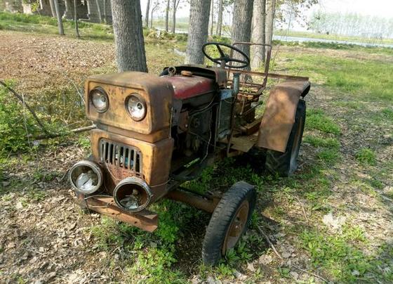 有谁知道这个小四轮拖拉机是什么牌子?都是小时候的记忆