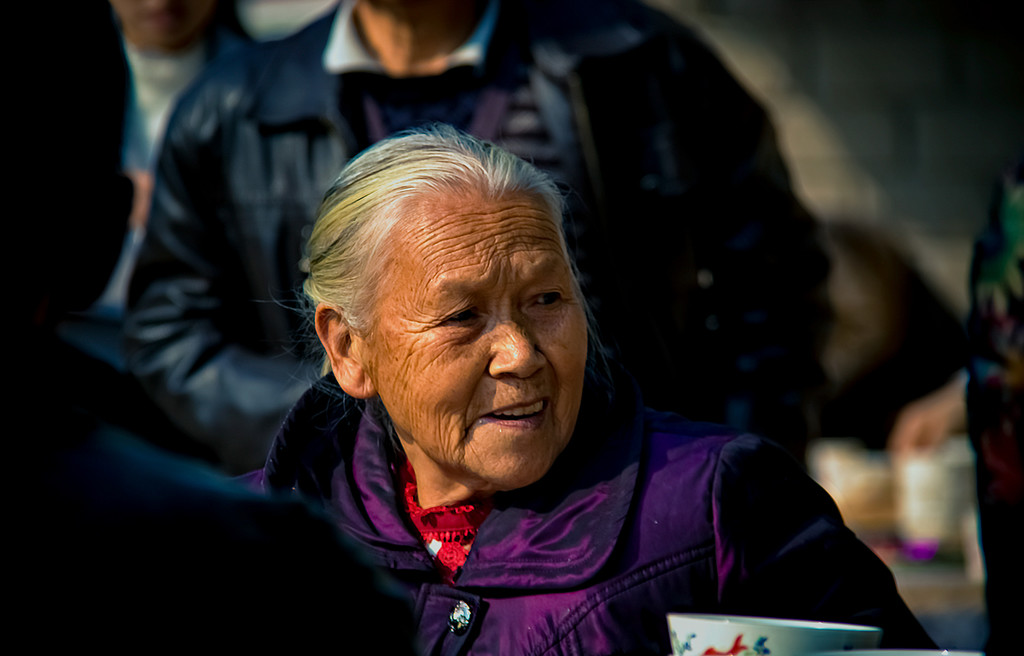 寺庙里那些失孤老人,清明节是他们寄托哀思的日子