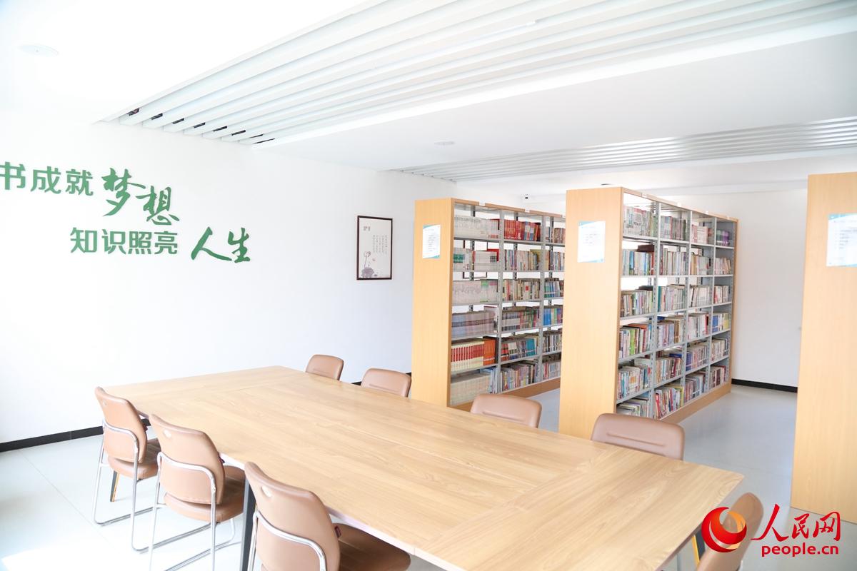 鄭州市科學技術協會上街區社區科普大學圖書室(崔鍾文/人民網)