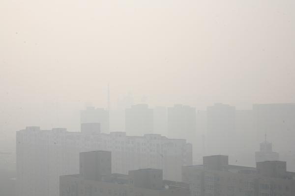太原万柏林区雾霾图片