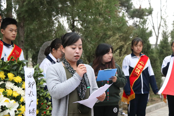 "扬先烈精神,颂爱国情怀"平凉市铁路中学清明节扫墓活动