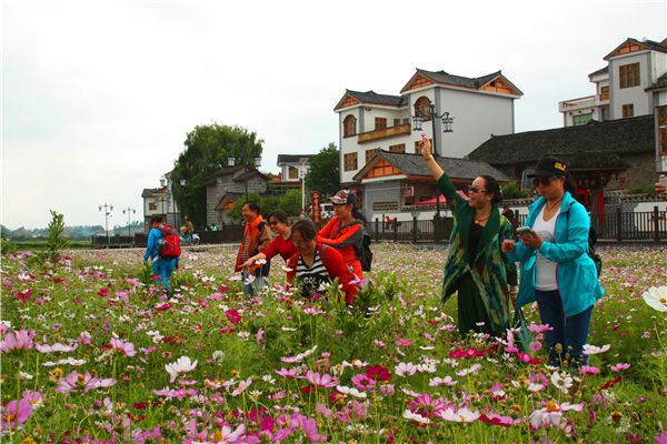 好花紅是國家aaaa級風景區,是惠水縣民族文化品牌