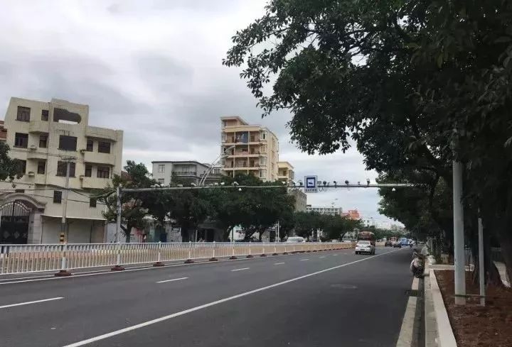 清昌大道宏路街道辦事處路段↓↓↓福清智能遠光燈抓拍路段為目恰小