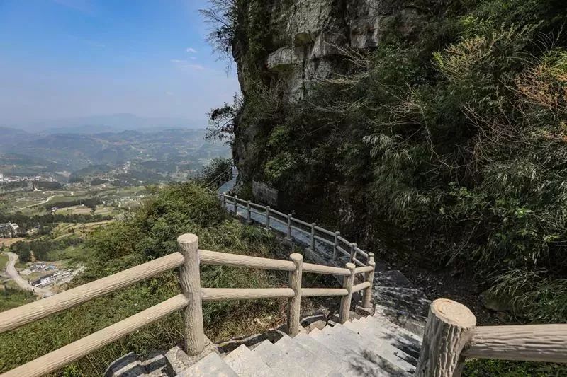 堯龍山頂有好風光 那是一個讓人流連忘返的地方 含羞探頭的金色朝陽