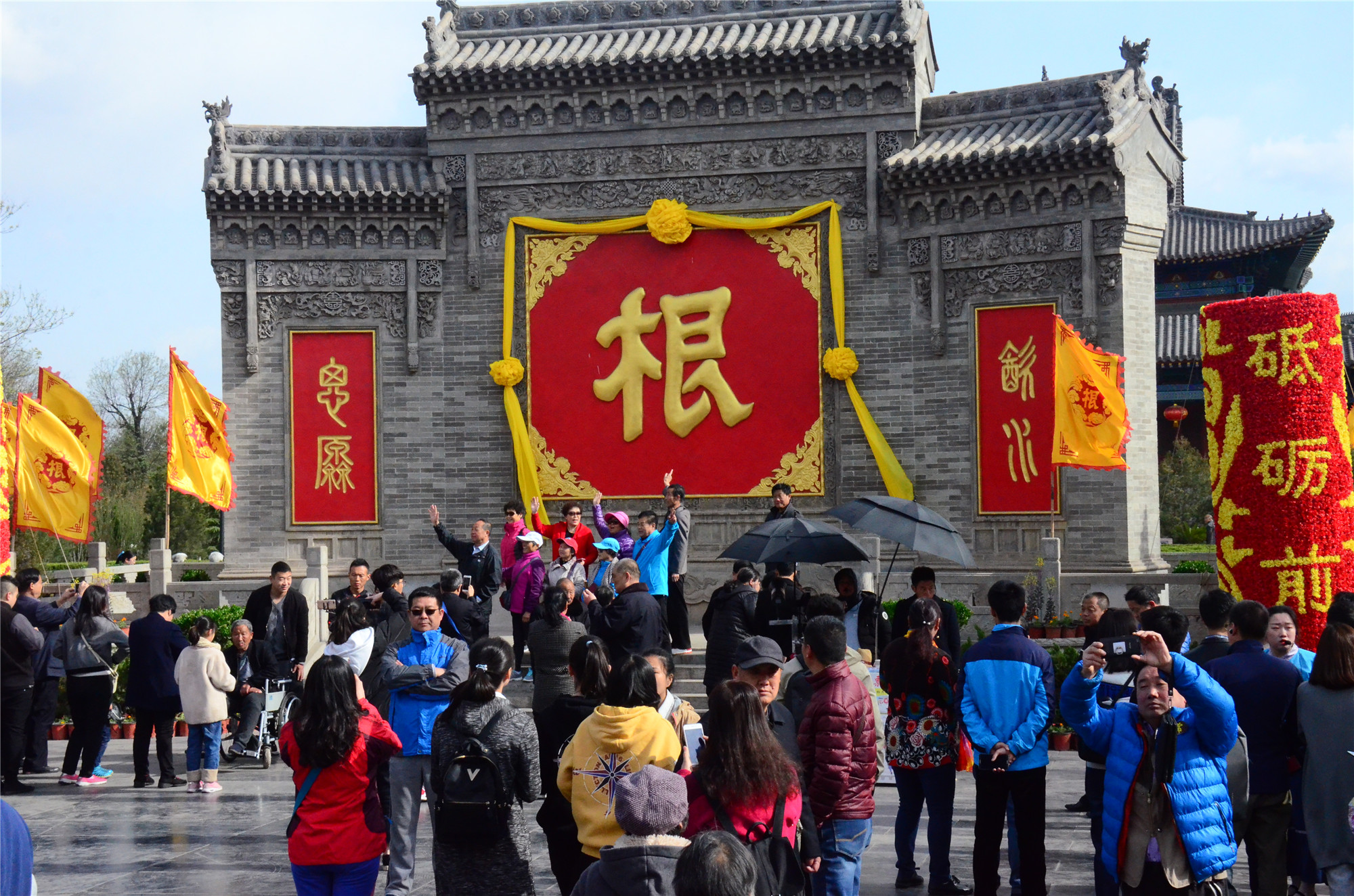 "华人老家"洪洞大槐树迎来祭祖热