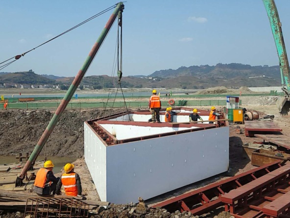 历时62天宜宾菜坝水厂抢险救灾工程完成控制性节点取水头部安装