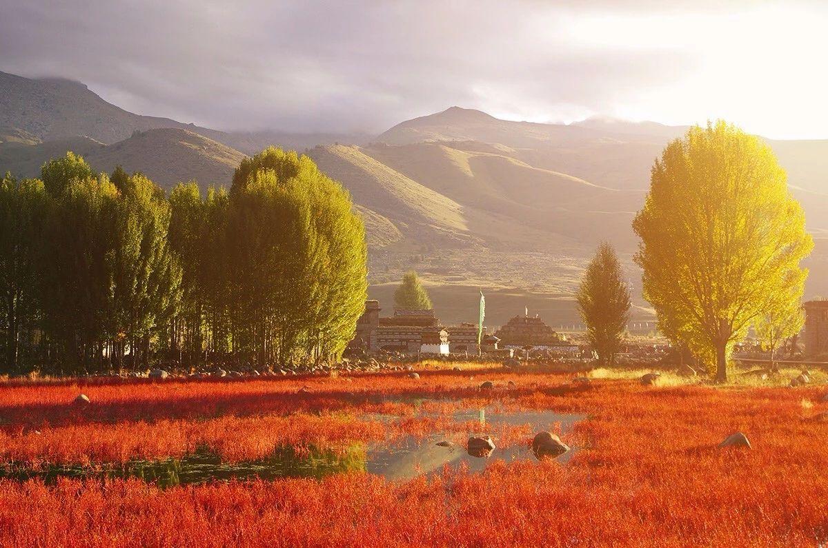 色達的佛學院稻城的亞丁村四川西部旅遊的標杆景區