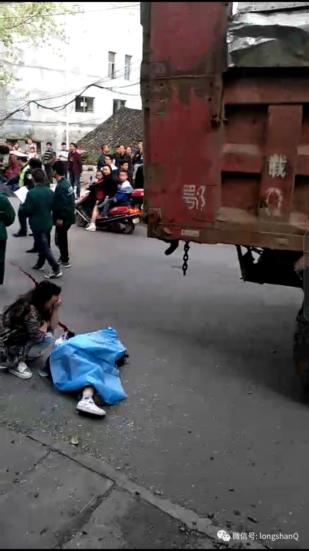 车祸死的初中女生图片