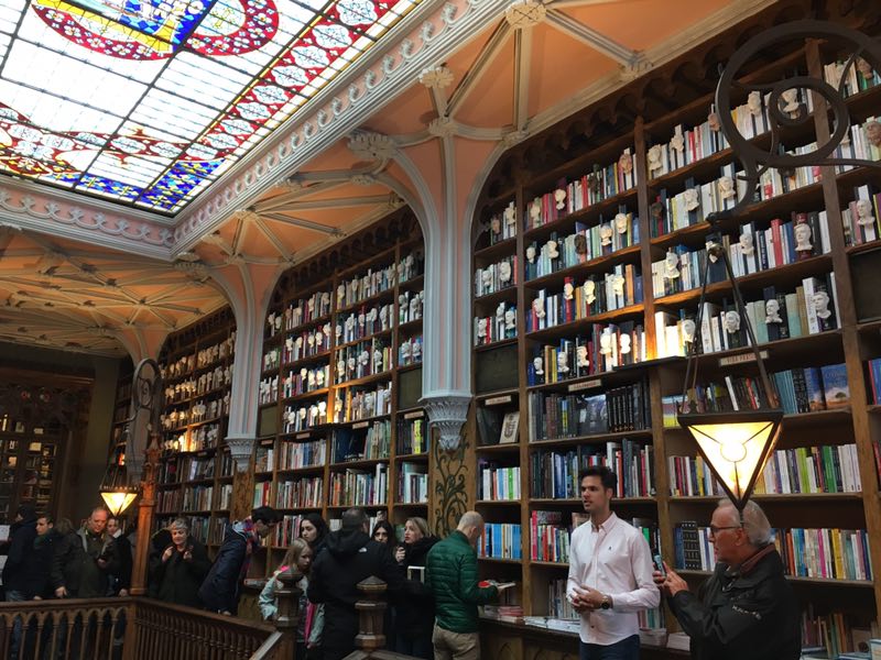 葡萄牙波尔图莱罗书店实拍全球最美书店之一