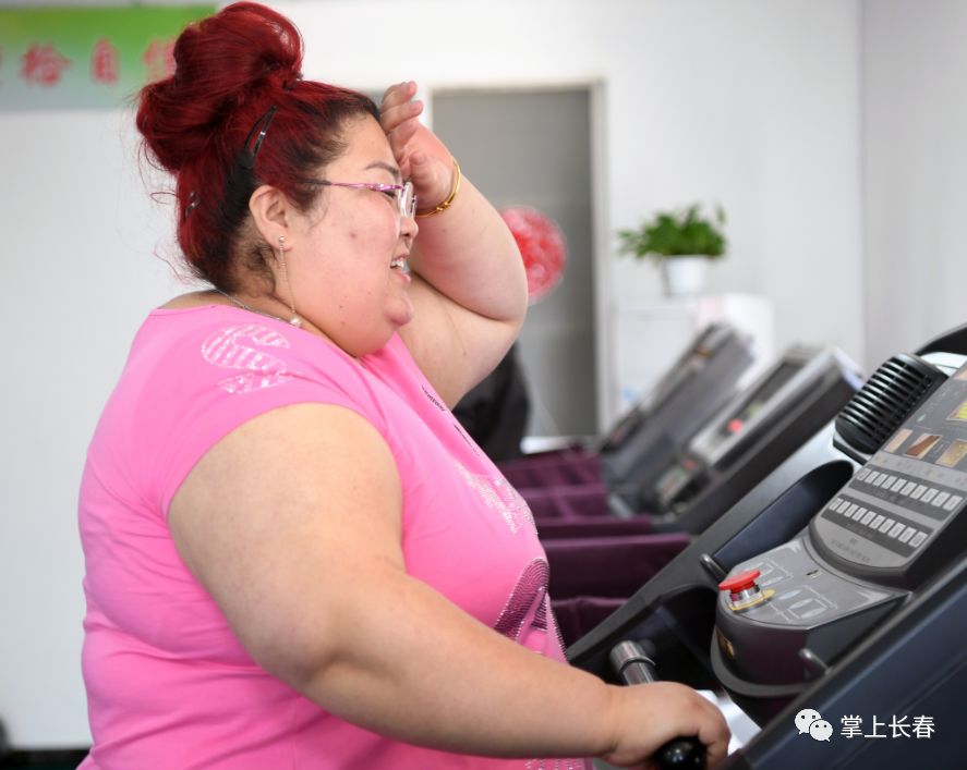 长春故事155公斤网红胖姐来长减肥直播获万名网友力挺