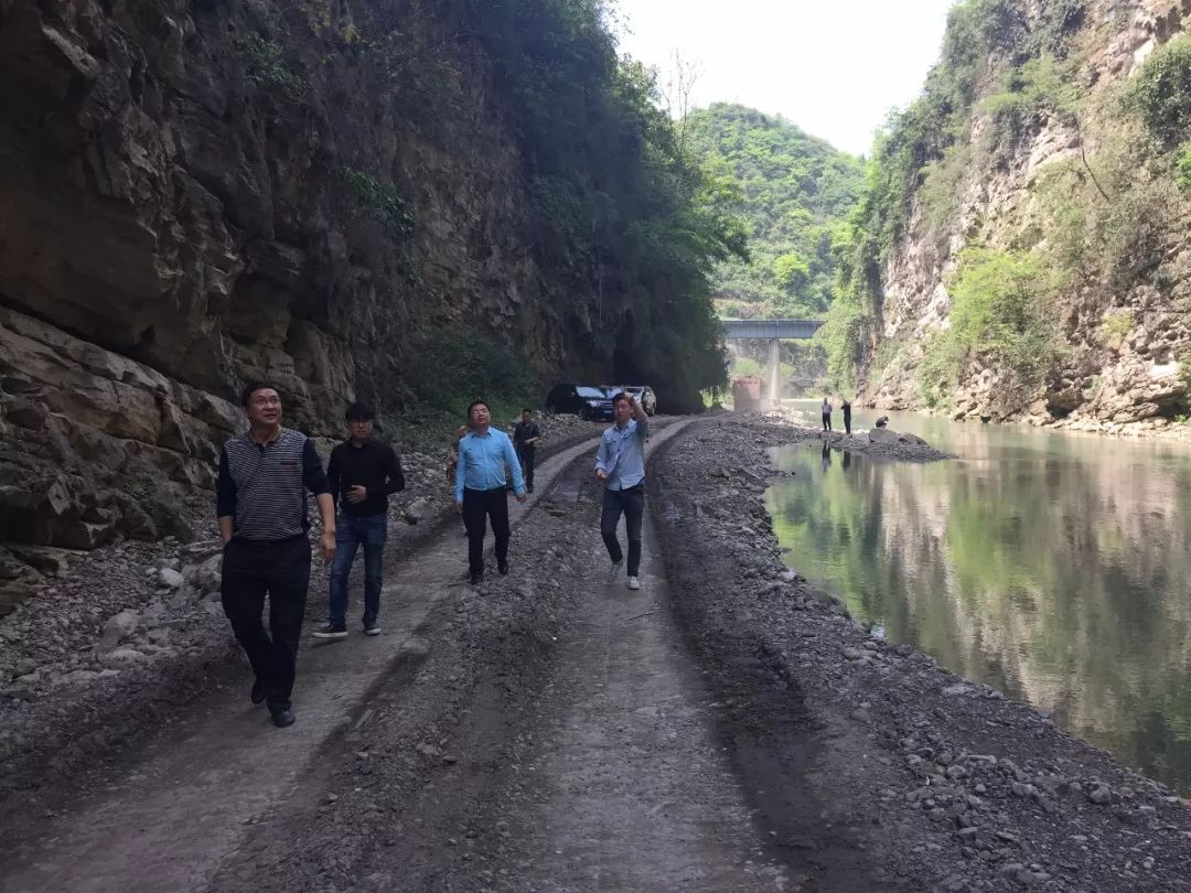 綦江旅遊局,川東南地質大隊領導赴趕水鎮深入調查生態旅遊資源