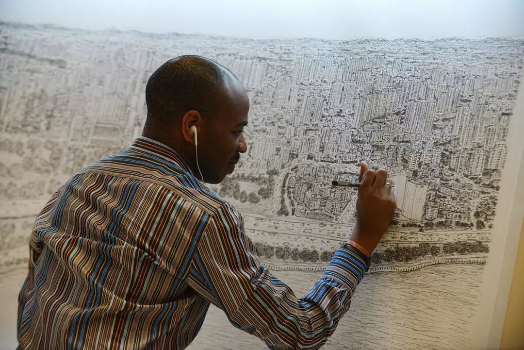 来自英国的黑人画家斯蒂芬·威尔夏(stephen wiltshire)三岁时被诊断