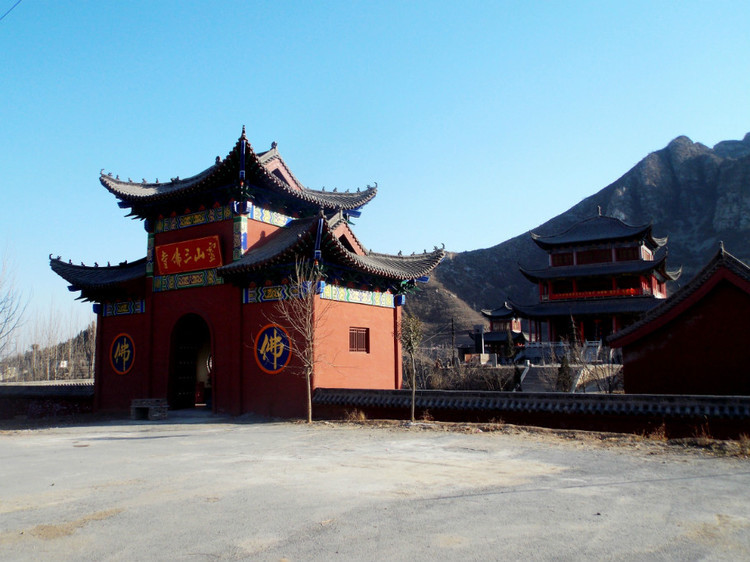 鹤壁淇县群山之中灵山寺