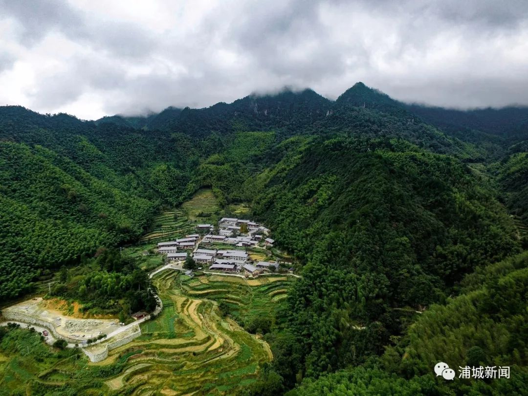 赞一个!今天,《闽北日报》头版头条推出浦城富岭