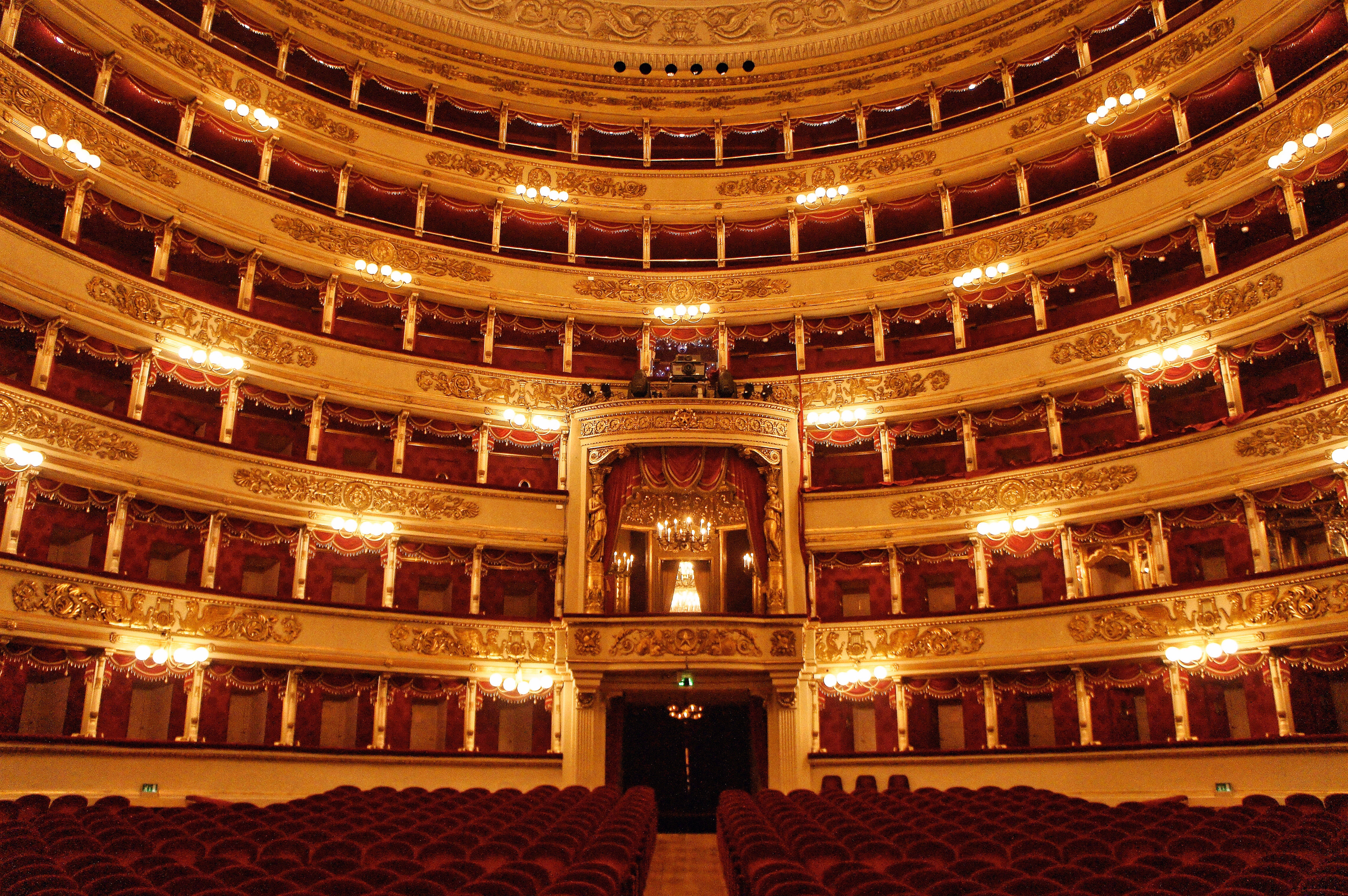 院是世界上最负盛名的歌剧院之一位于意大利米兰斯卡拉歌剧院(teatro