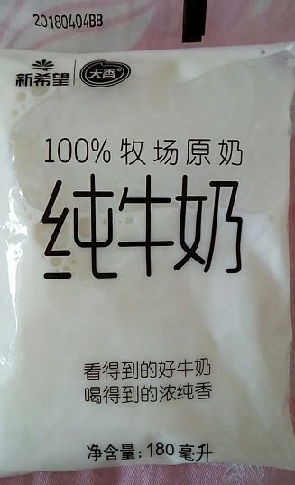 守望相助 小白奶很受小朋友欢迎