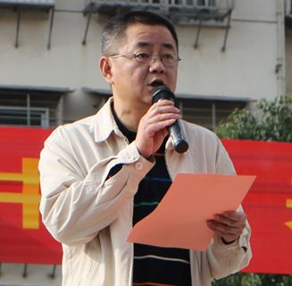 青田二中校長王江東