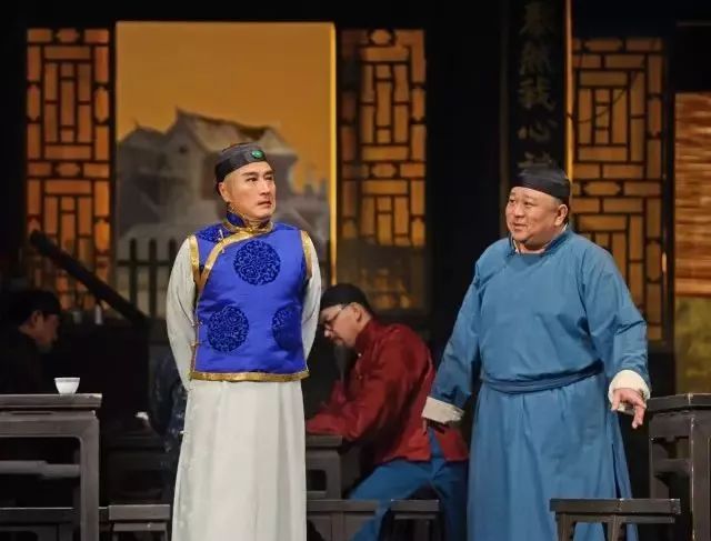 他是现象级热播剧的主演和陈佩斯濮存昕演话剧一票难求