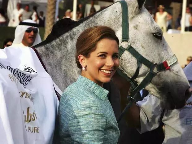 2000年悉尼奥运会,哈雅公主代表约旦参赛,成为第一位参加奥运会的
