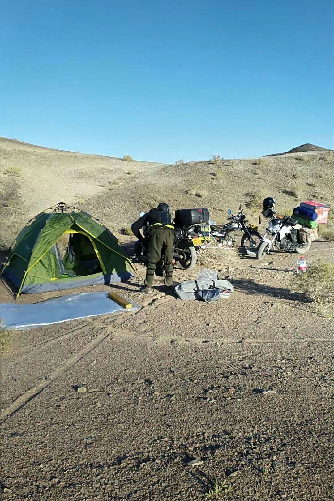 29岁小伙孤身骑行14000公里夜晚露宿无人区曾遇狼扒帐篷