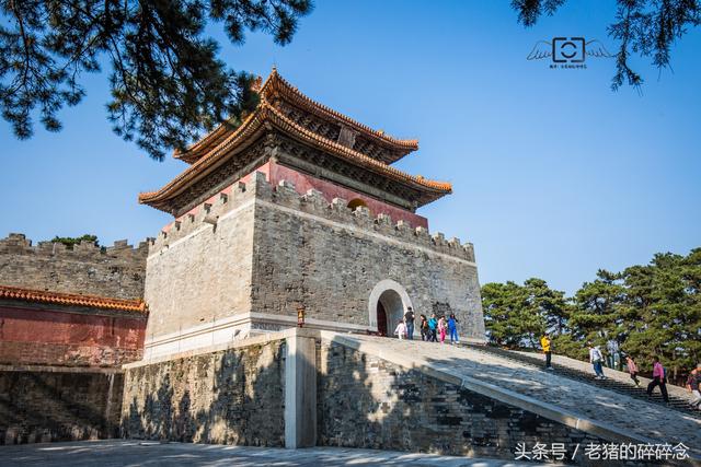 它的雏形是凤阳皇陵内陵城四面的城楼,到了南京孝陵,明楼只剩下正面