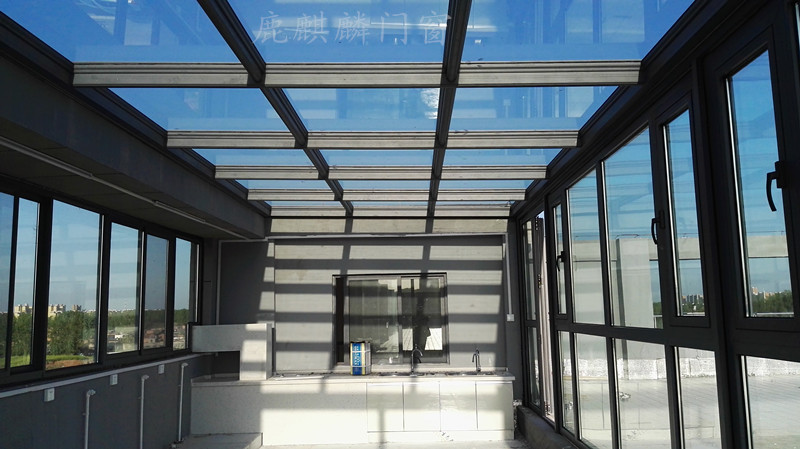 洛阳阳光房施工案例·顶层大露台打造玻璃顶晾衣房!