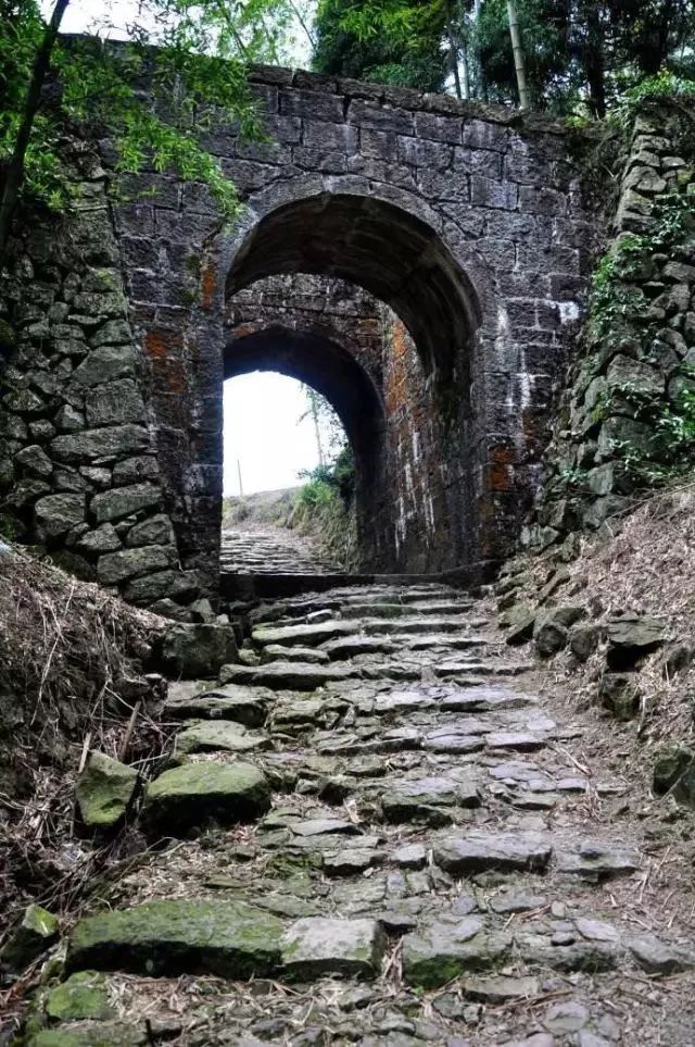 推荐路线:衢州江山保安村(戴笠故居-仙霞岭-廿八都-枫岭关