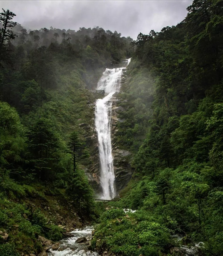 雅鲁藏布江大瀑布图片