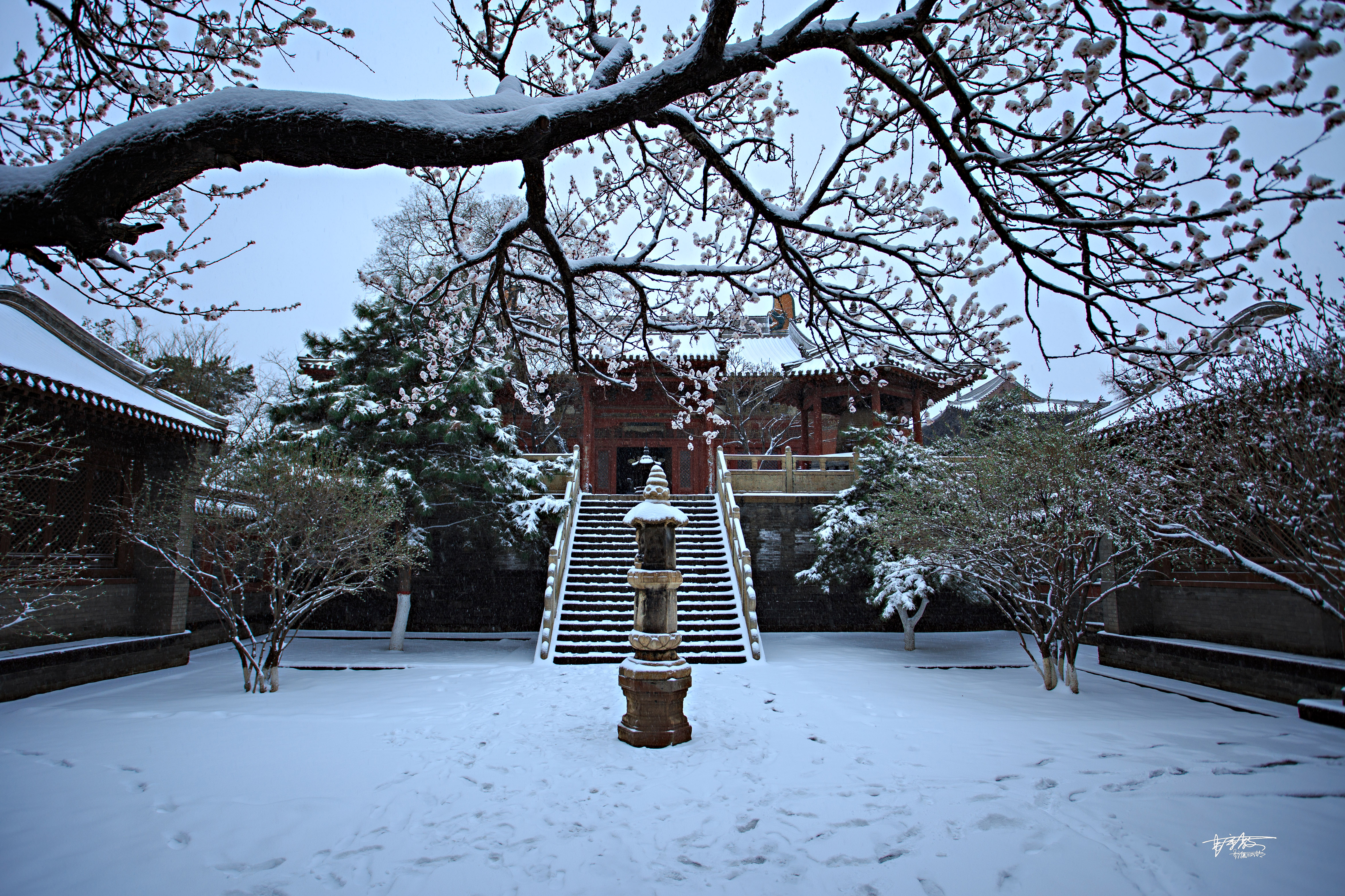 媲美京都雪景四月飞雪的华严寺空灵幽深